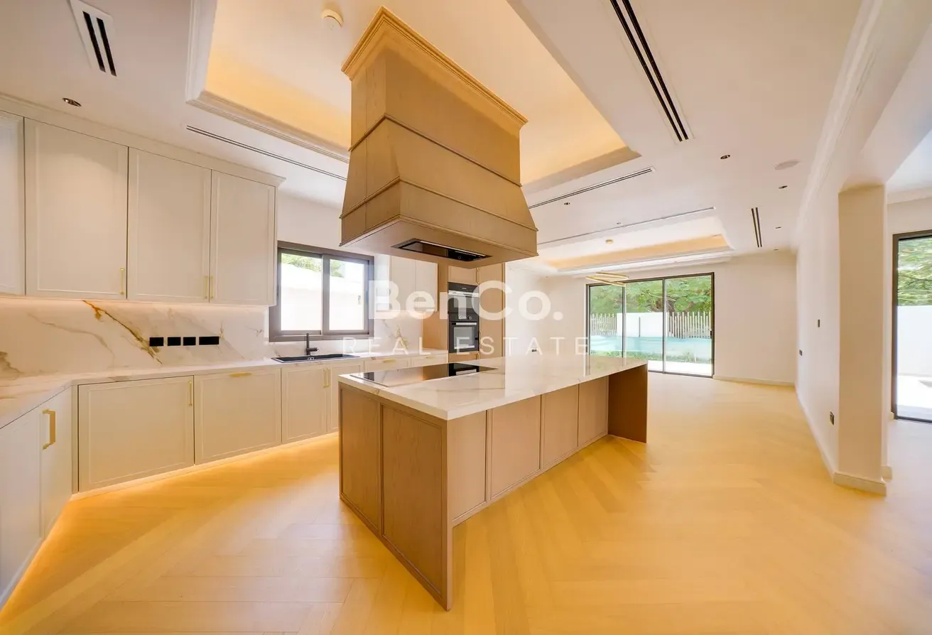 Fully Upgraded I 5 Bed Ensuite| Backing Green Area