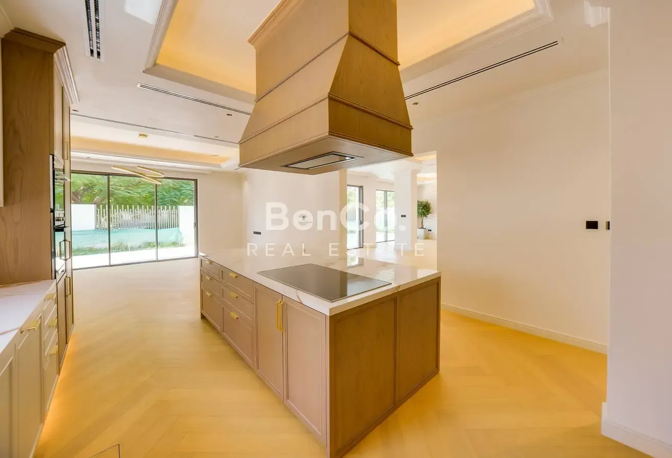 Fully Upgraded I 5 Bed Ensuite| Backing Green Area