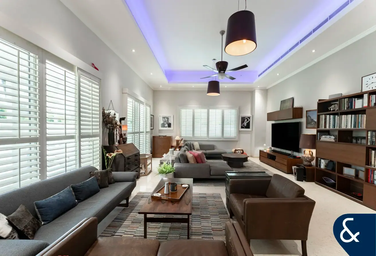 Exclusive | 5 Beds | Vacant | Private Pool