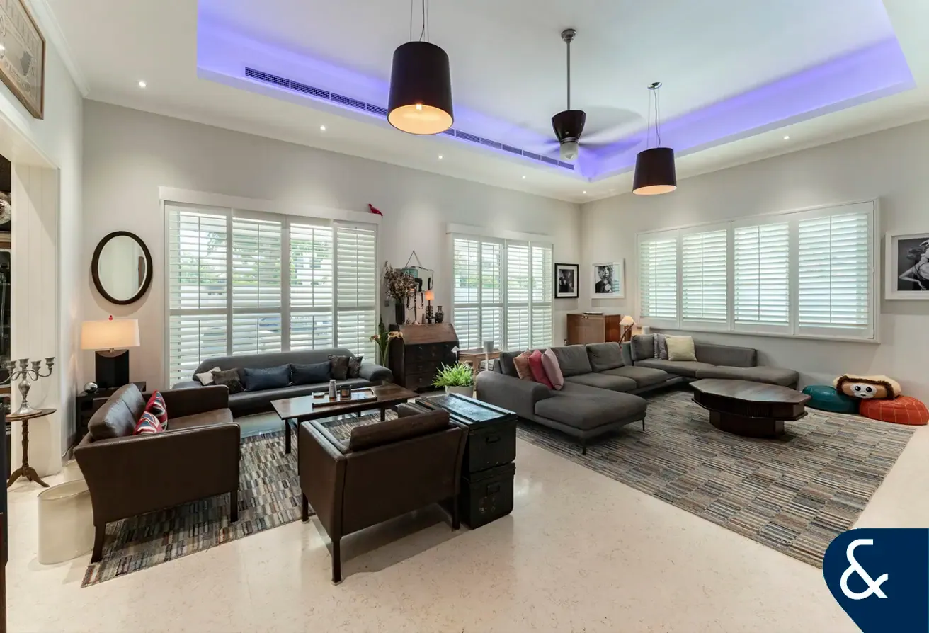 Exclusive | 5 Beds | Vacant | Private Pool