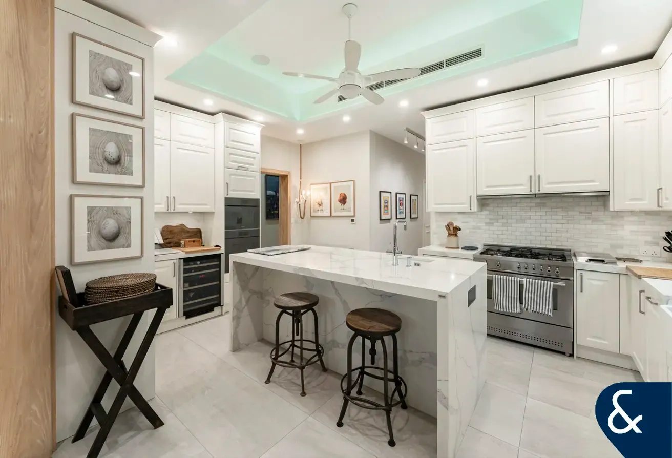 Exclusive | 5 Beds | Vacant | Private Pool