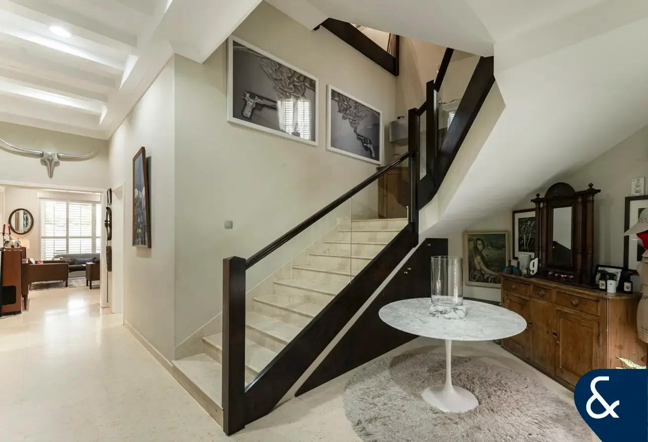 Exclusive | 5 Beds | Vacant | Private Pool