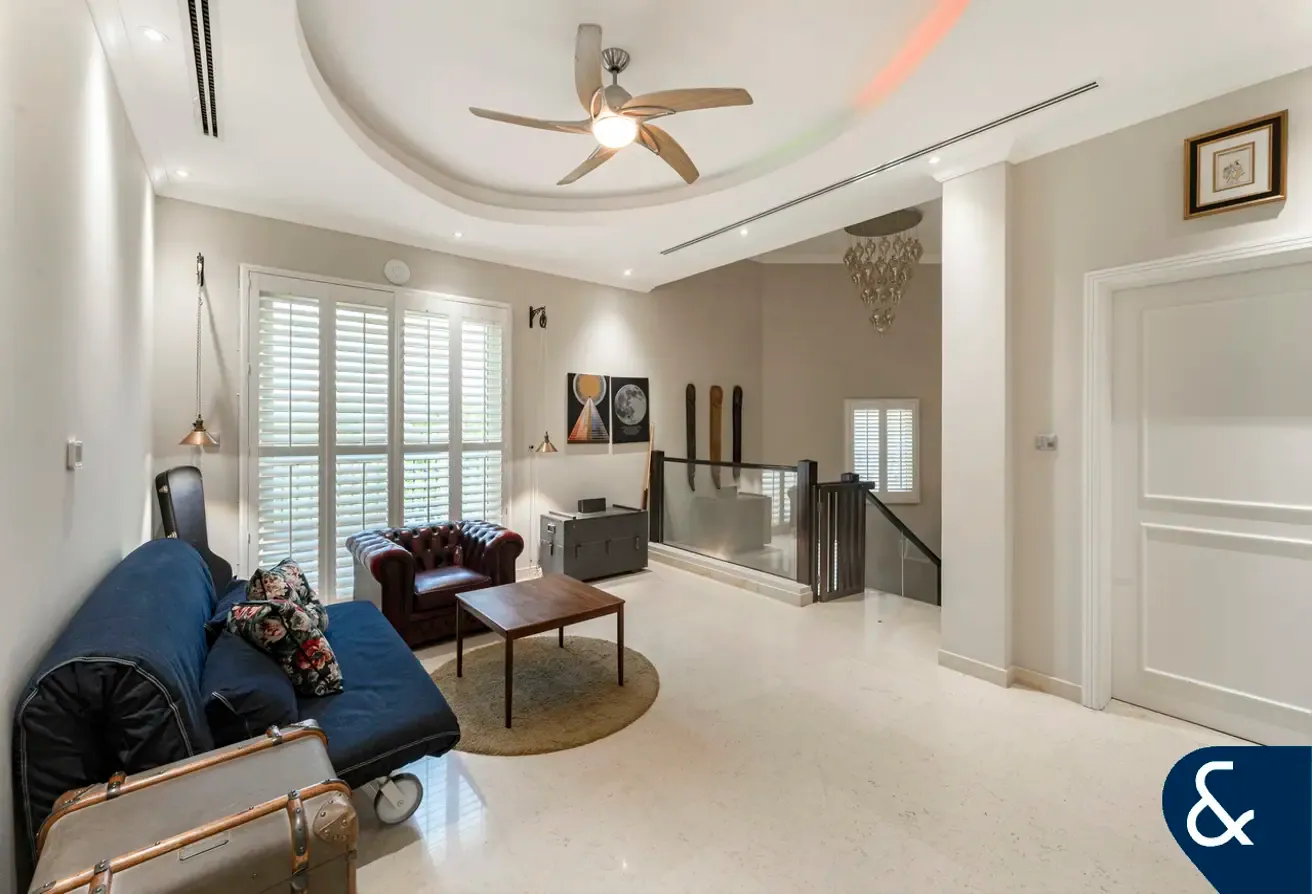 Exclusive | 5 Beds | Vacant | Private Pool