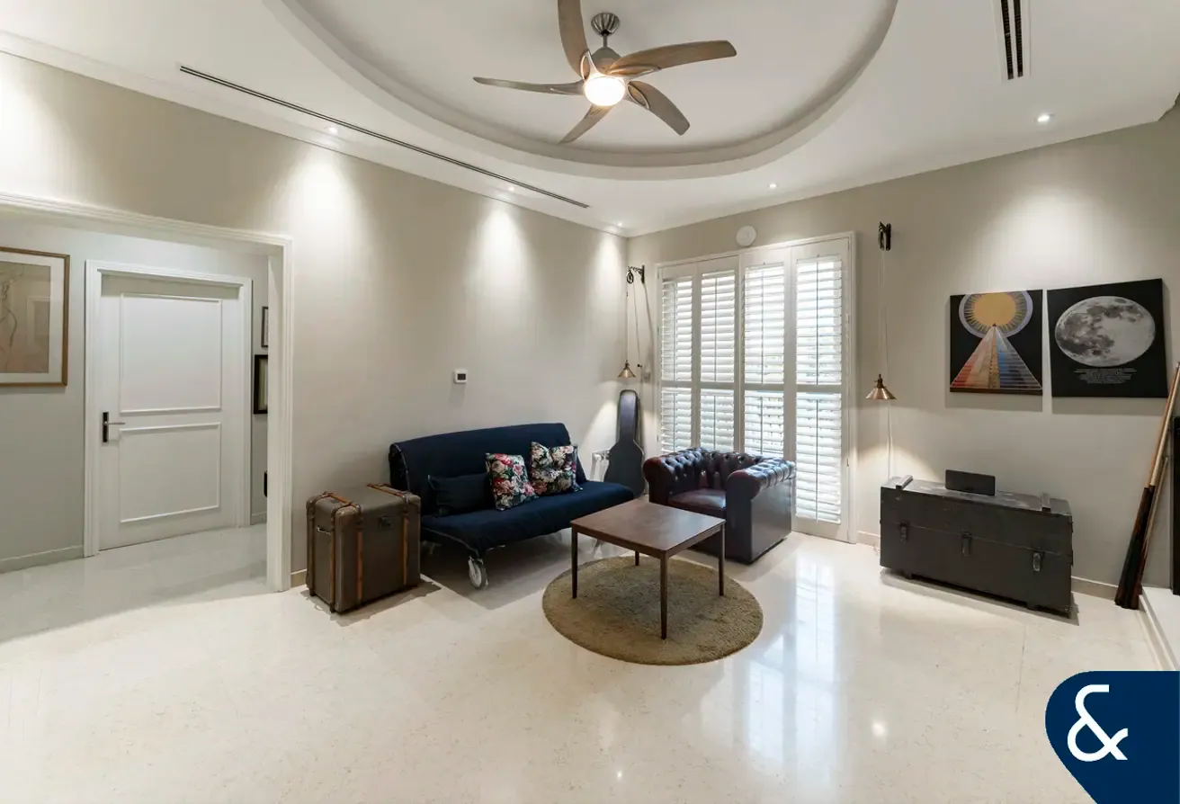 Exclusive | 5 Beds | Vacant | Private Pool