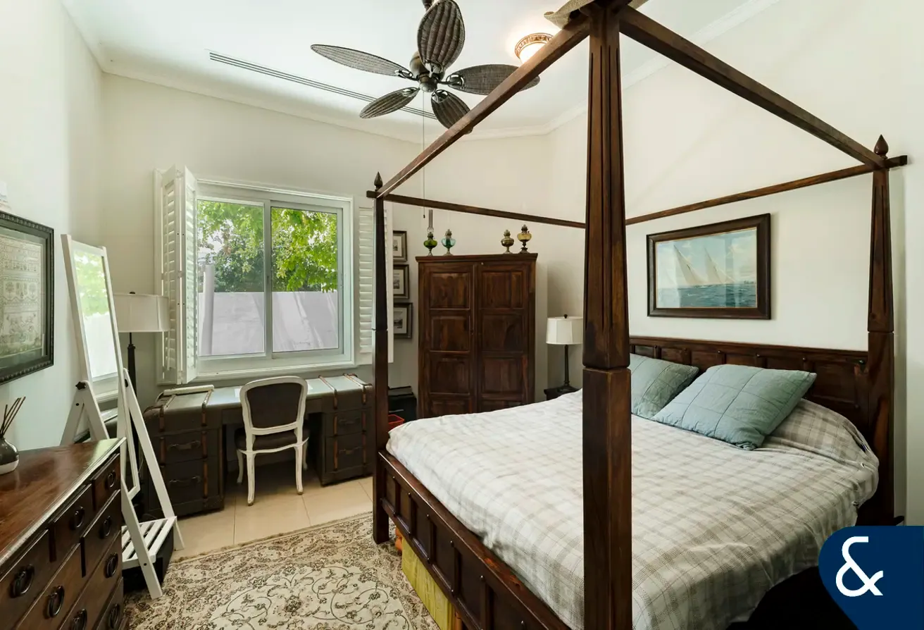 Exclusive | 5 Beds | Vacant | Private Pool