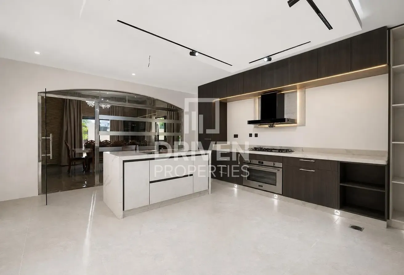 Exclusive | Biggest Plot | Prime Location