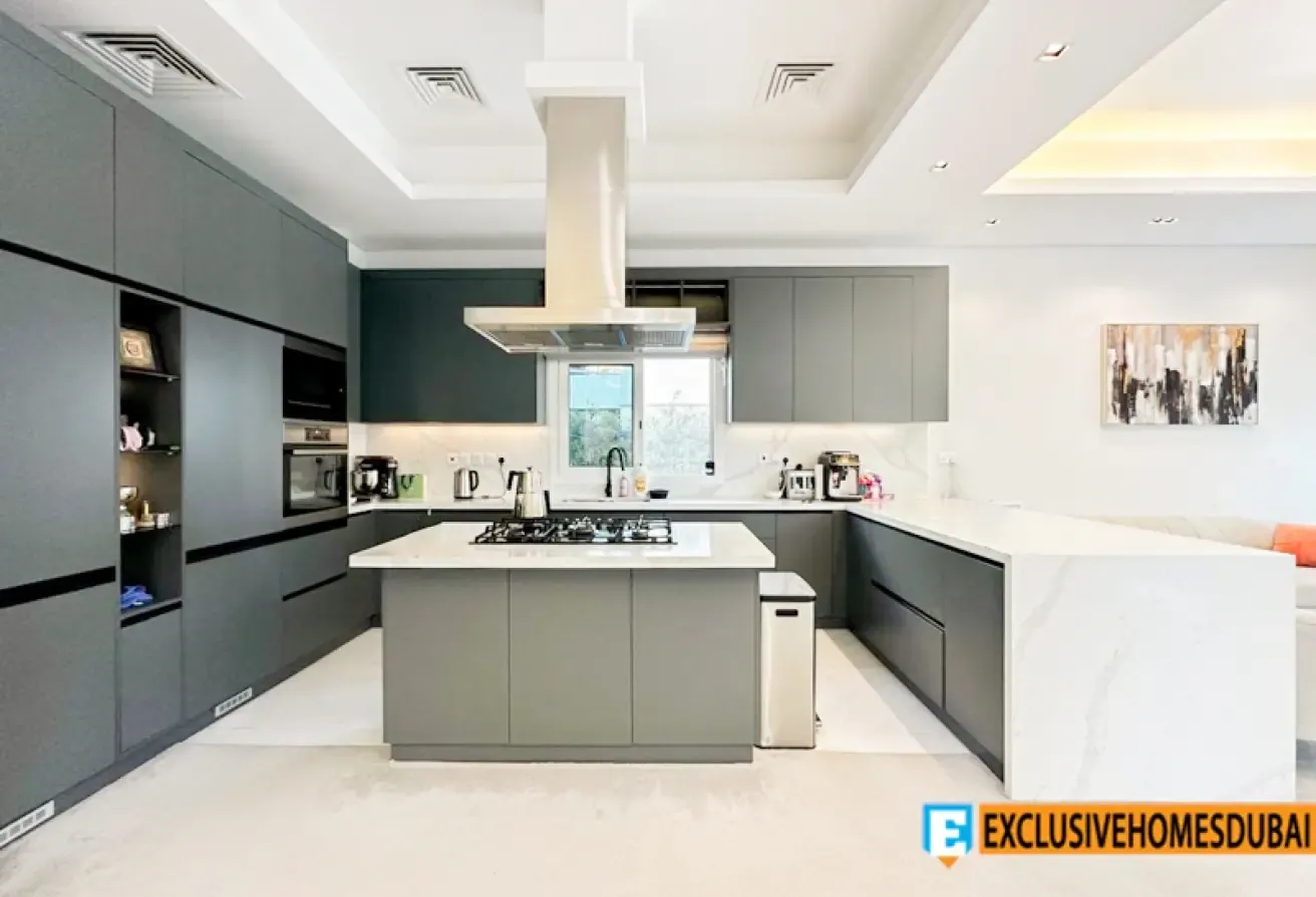Contemporary Layout | 5 Ensuite Beds | Pool | VOT