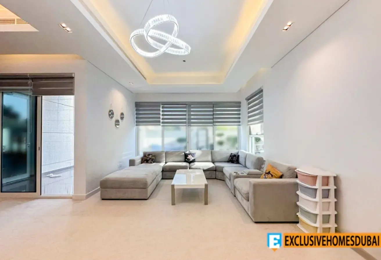 Contemporary Layout | 5 Ensuite Beds |  Pool | VOT