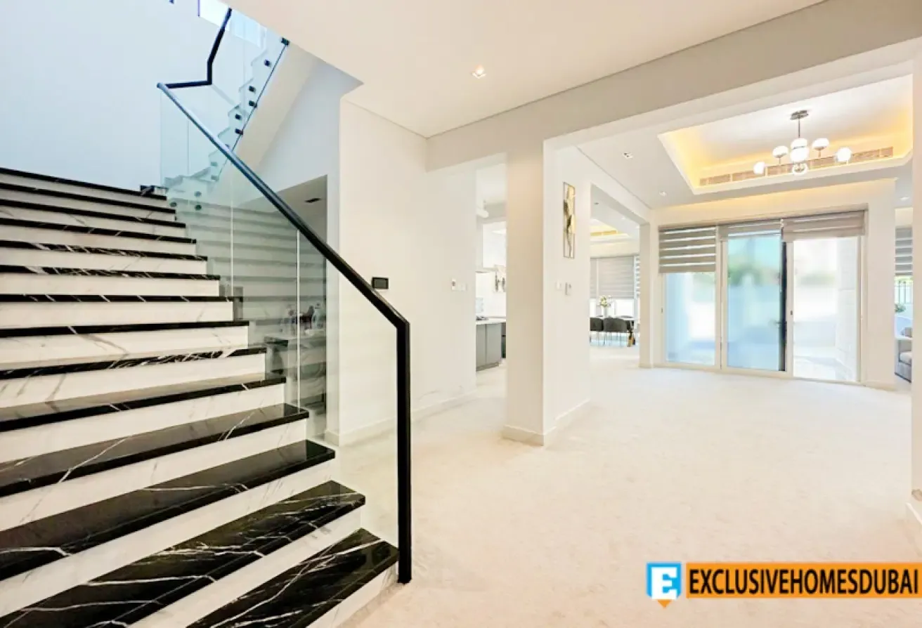 Contemporary Layout | 5 Ensuite Beds |  Pool | VOT