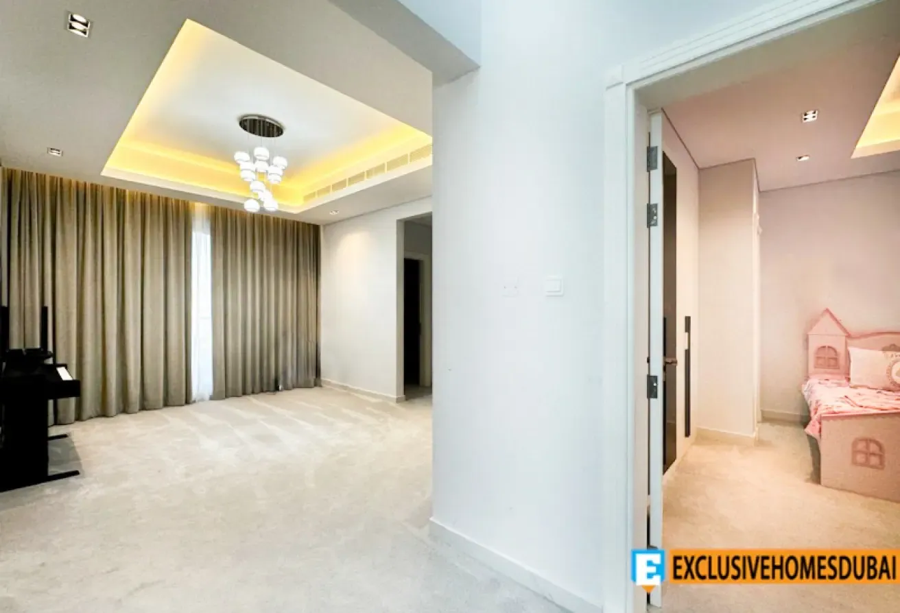 Contemporary Layout | 5 Ensuite Beds |  Pool | VOT