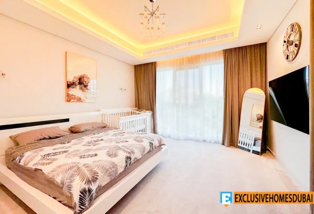 Contemporary Layout | 5 Ensuite Beds |  Pool | VOT