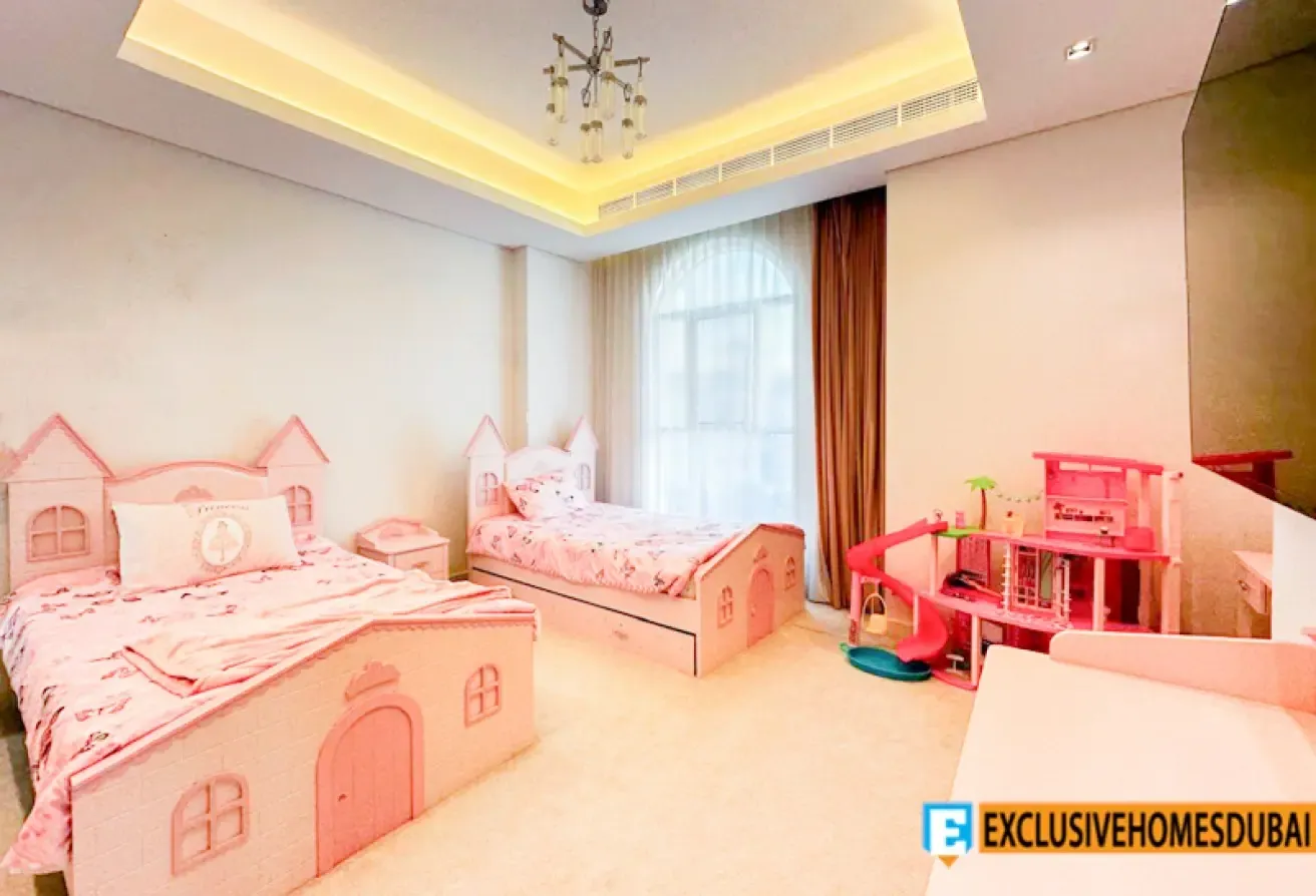 Contemporary Layout | 5 Ensuite Beds |  Pool | VOT