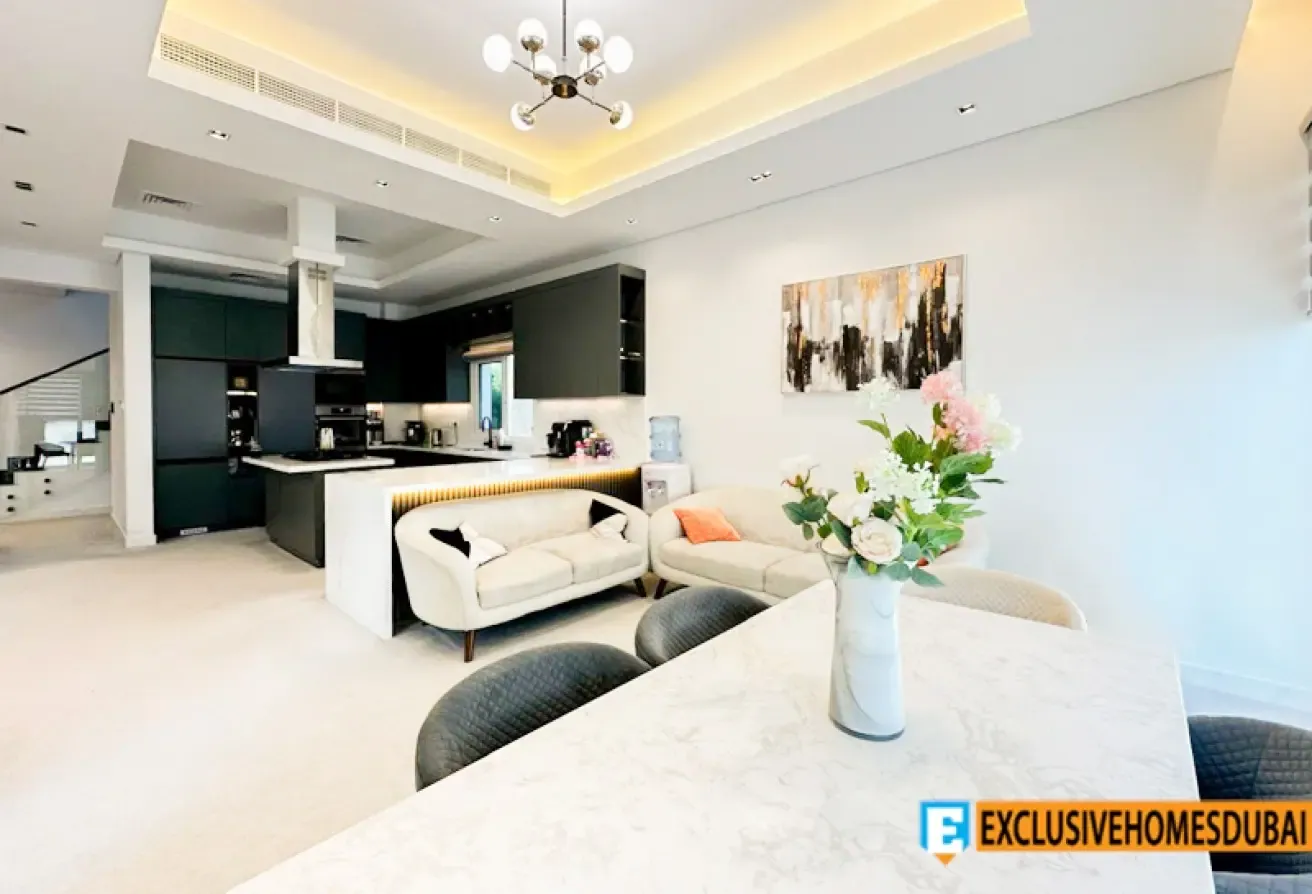 Contemporary Layout | 5 Ensuite Beds |  Pool | VOT