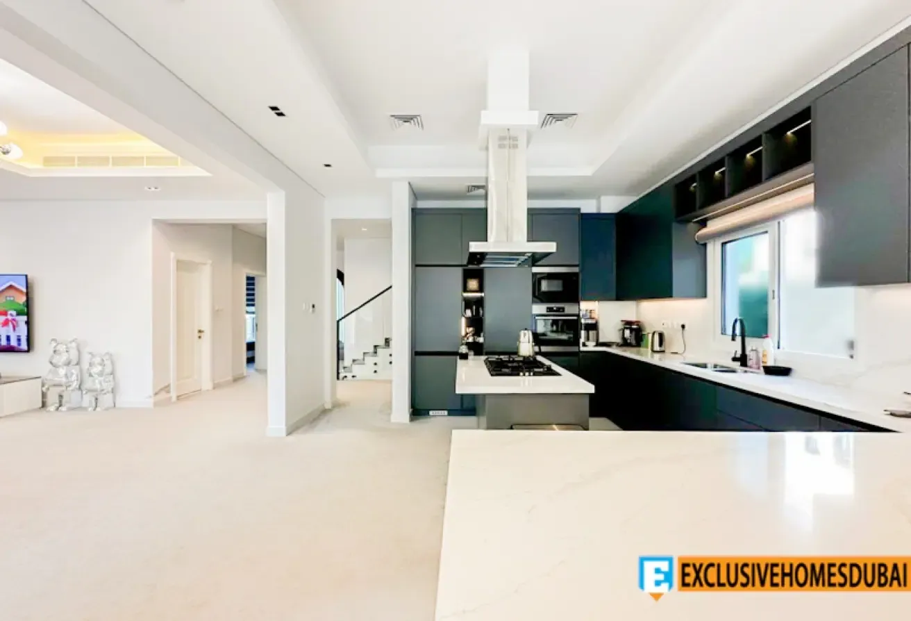 Contemporary Layout | 5 Ensuite Beds |  Pool | VOT