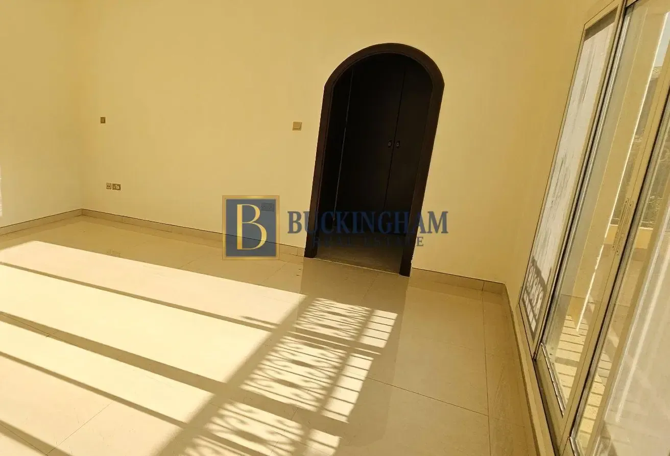 Luxury 5BR Villa | Private Garden l Park View