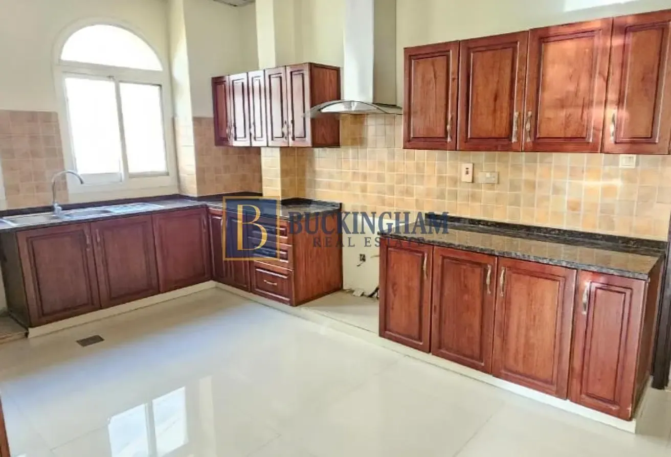 Luxury 5BR Villa | Private Garden l Park View