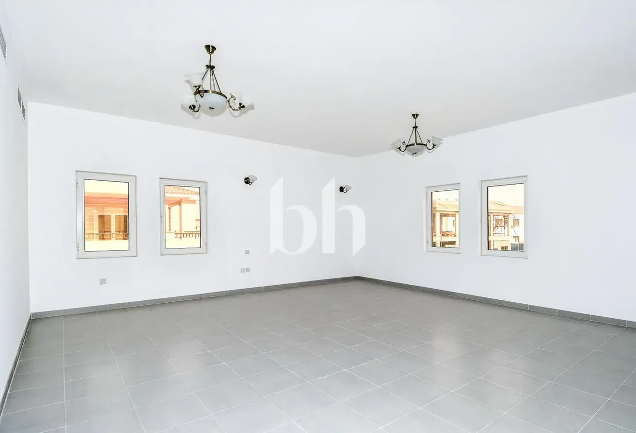 Excellent Location |5bed C1 |Large Plot