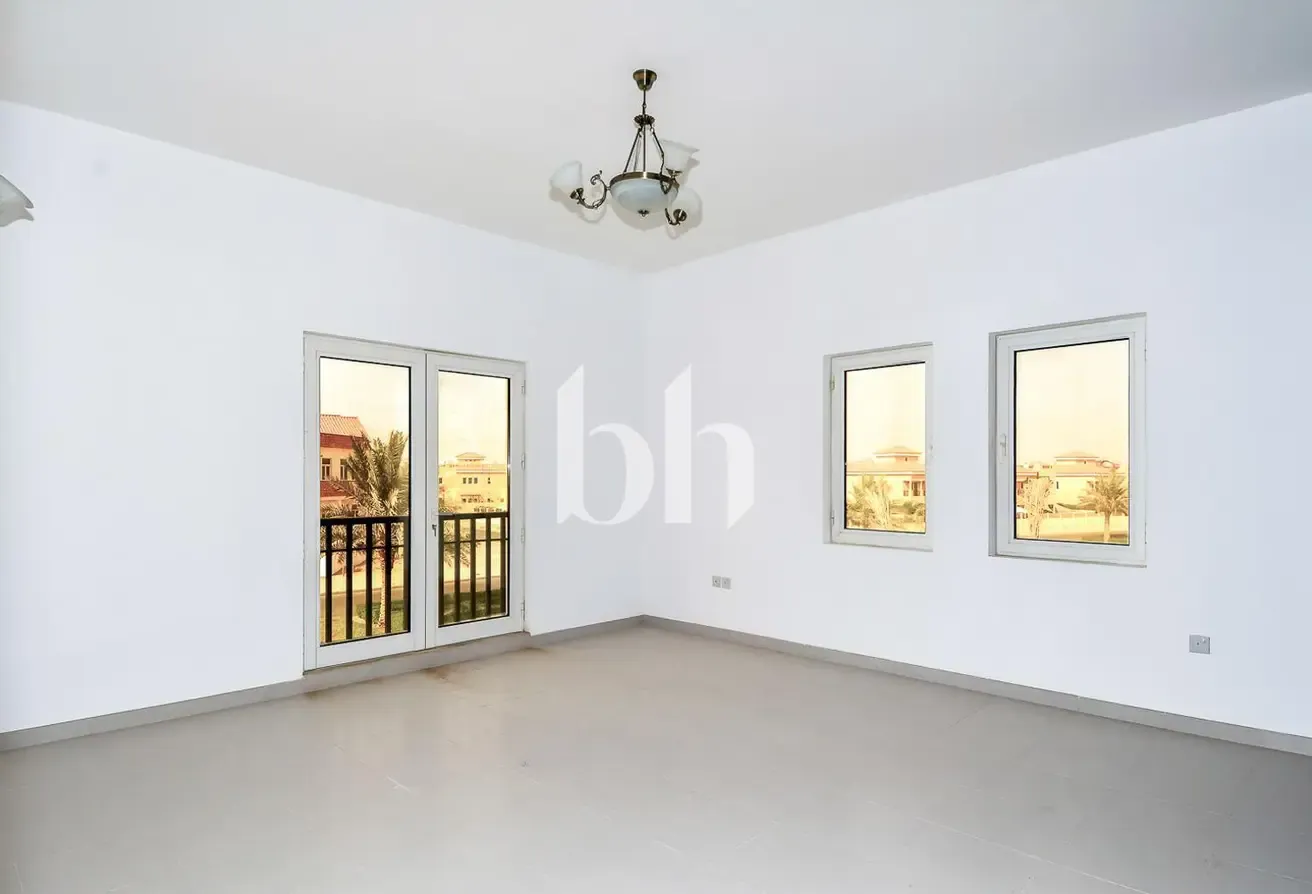 Excellent Location |5bed C1 |Large Plot