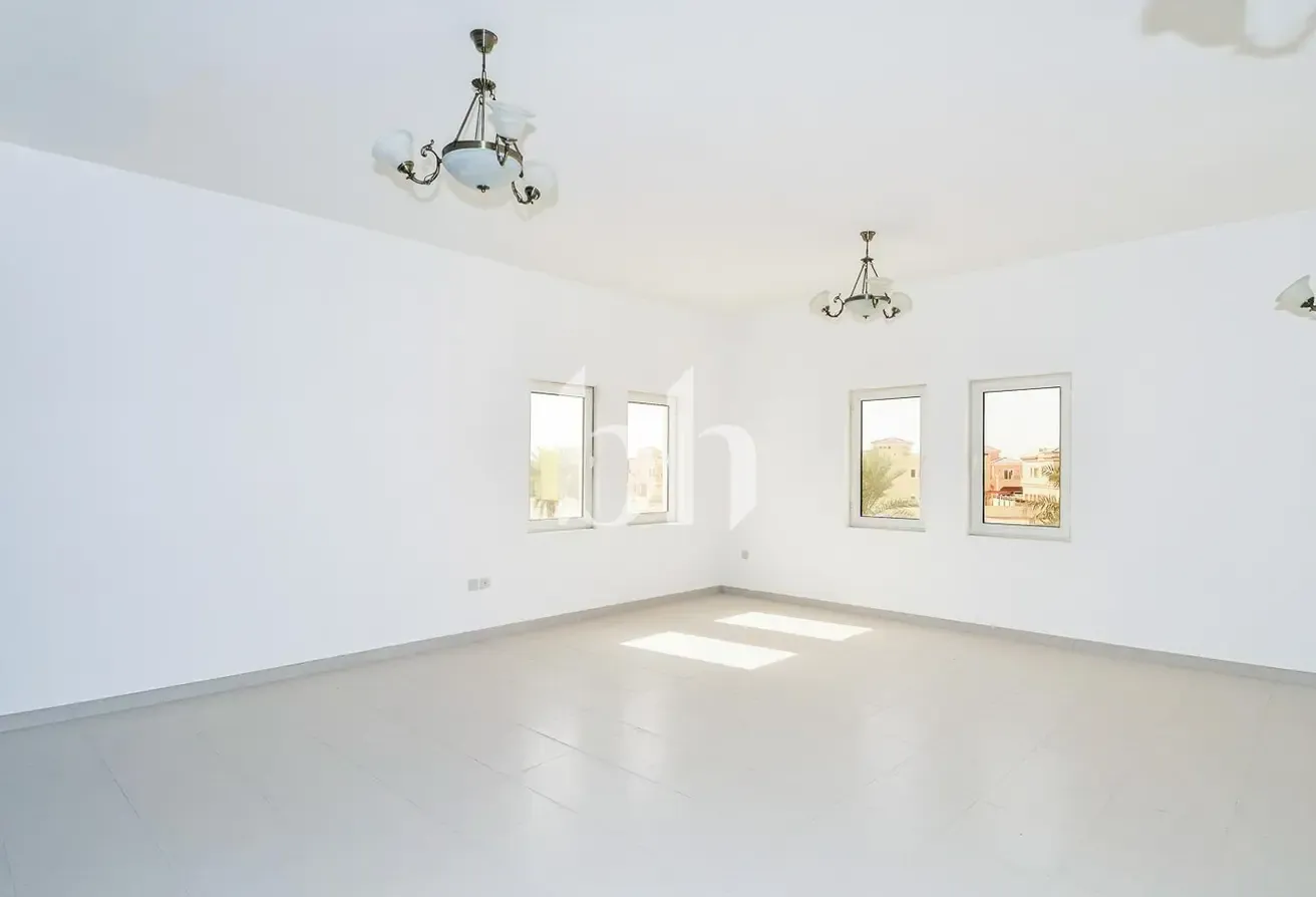 Excellent Location |5bed C1 |Large Plot