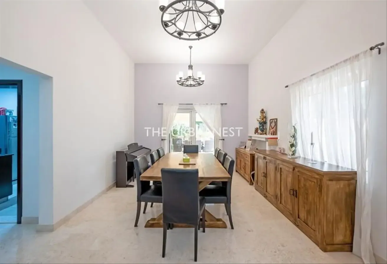 Exclusive | 5BHK | Backing onto the Greenbelt