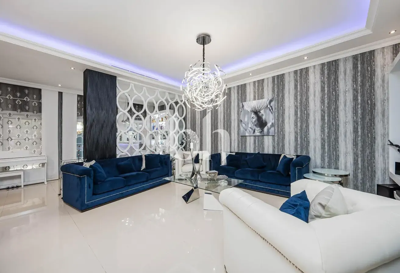 Immaculate Condition|Custom Built |On the Park