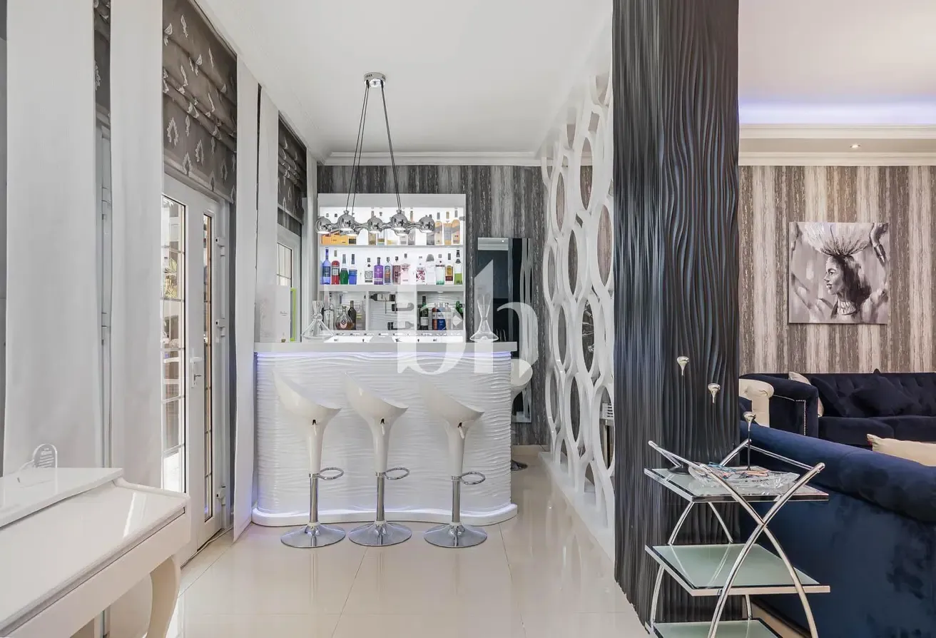 Immaculate Condition|Custom Built |On the Park