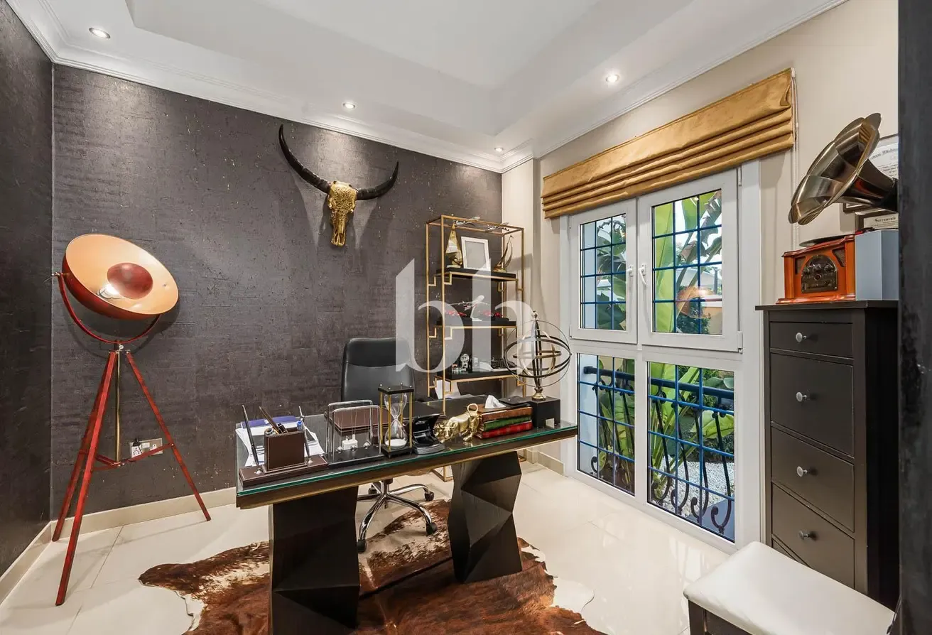 Immaculate Condition|Custom Built |On the Park