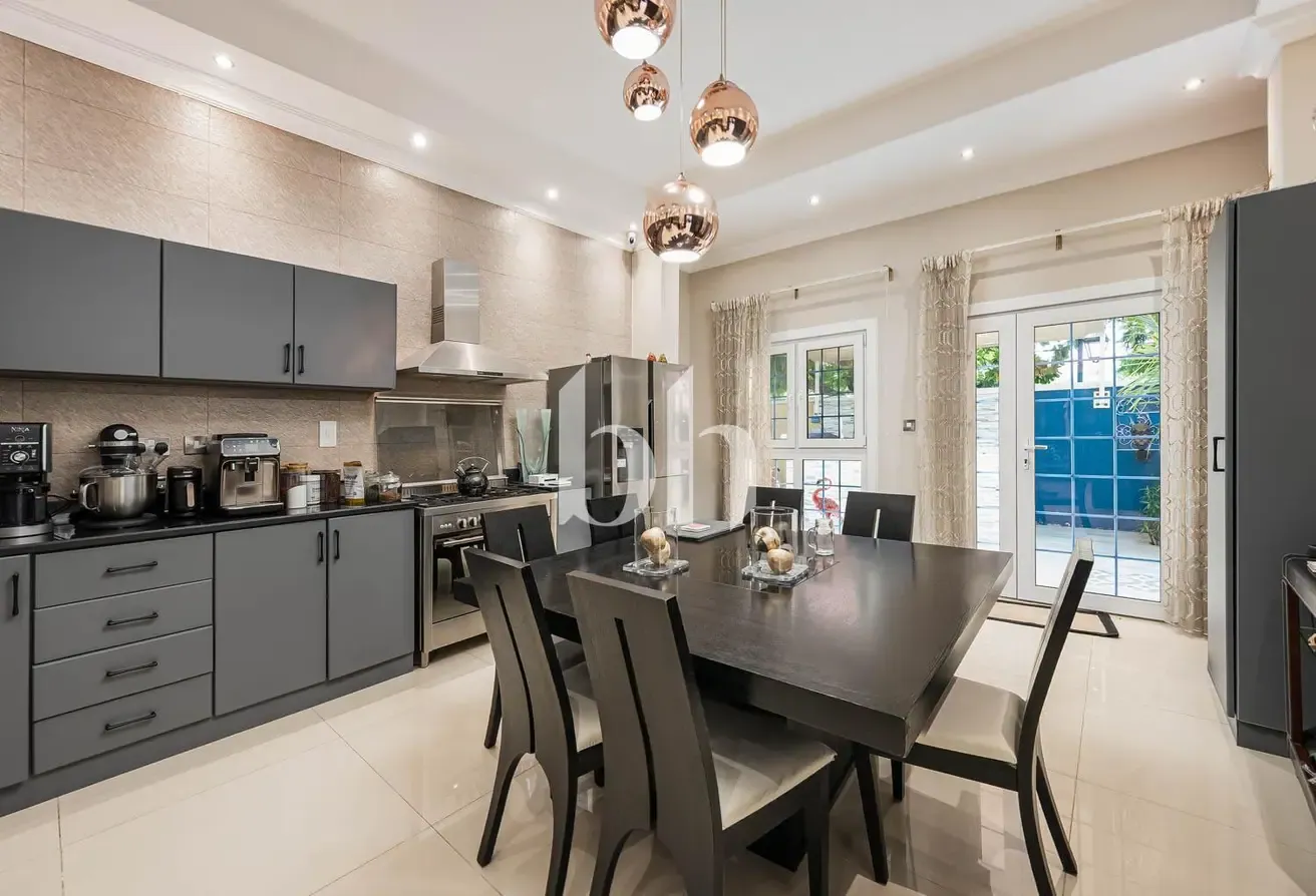 Immaculate Condition|Custom Built |On the Park