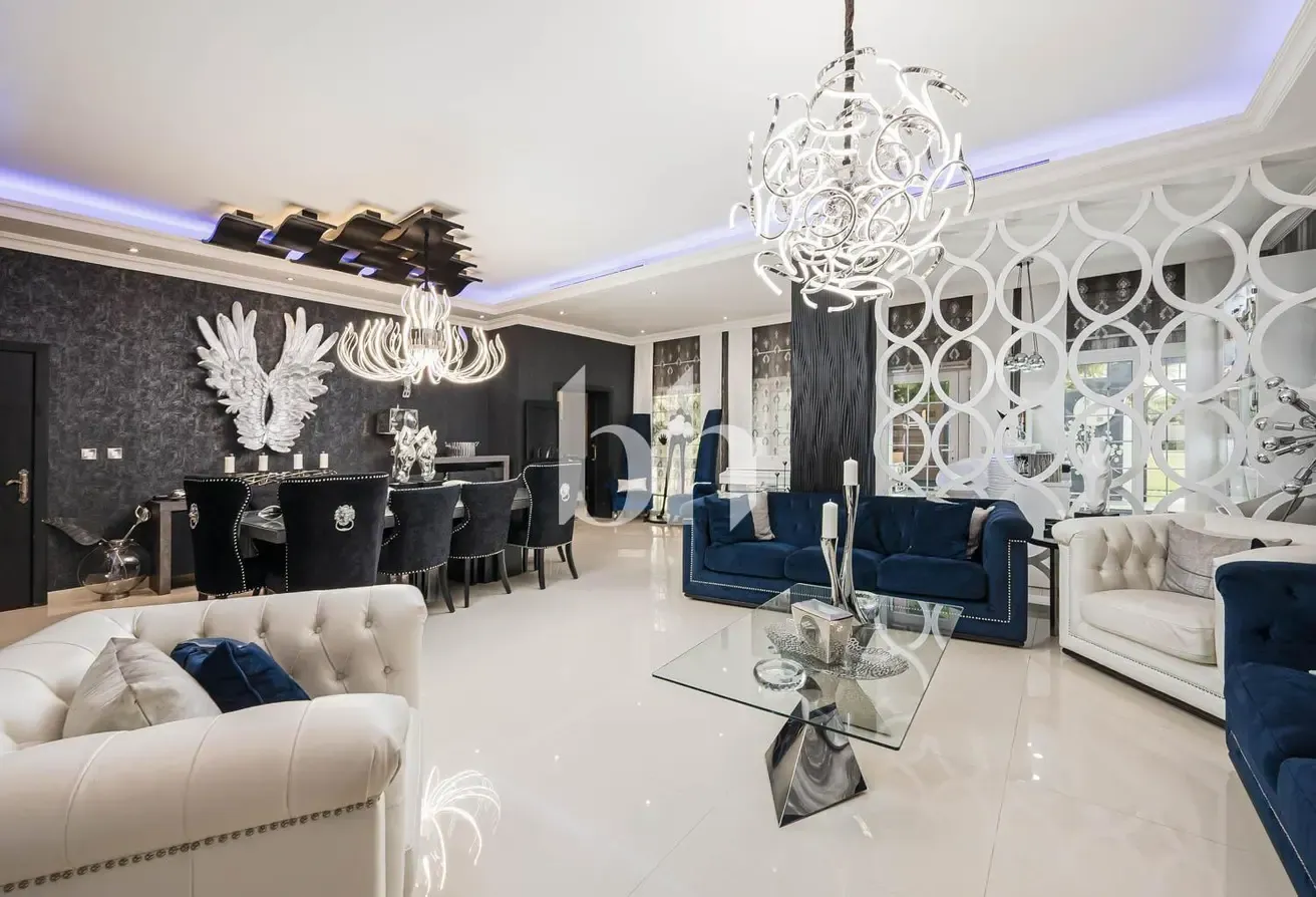 Immaculate Condition|Custom Built |On the Park