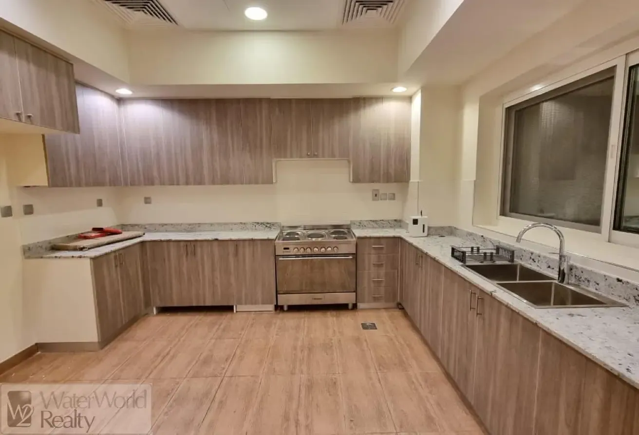 Well-Maintained 5Bed+Maid | Upgraded | Rented
