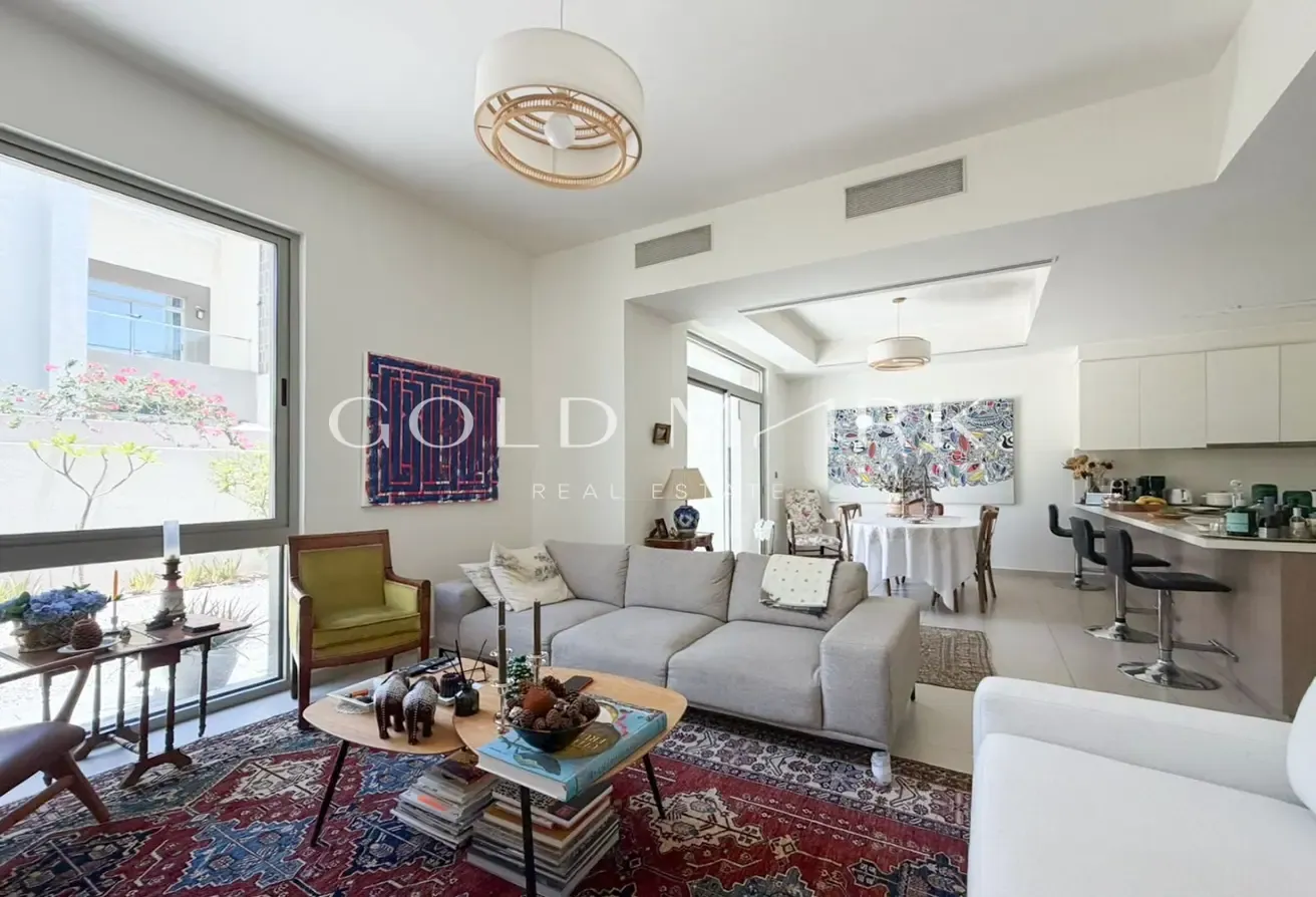 End Unit | Vacant On Transfer | VASTU Compliant