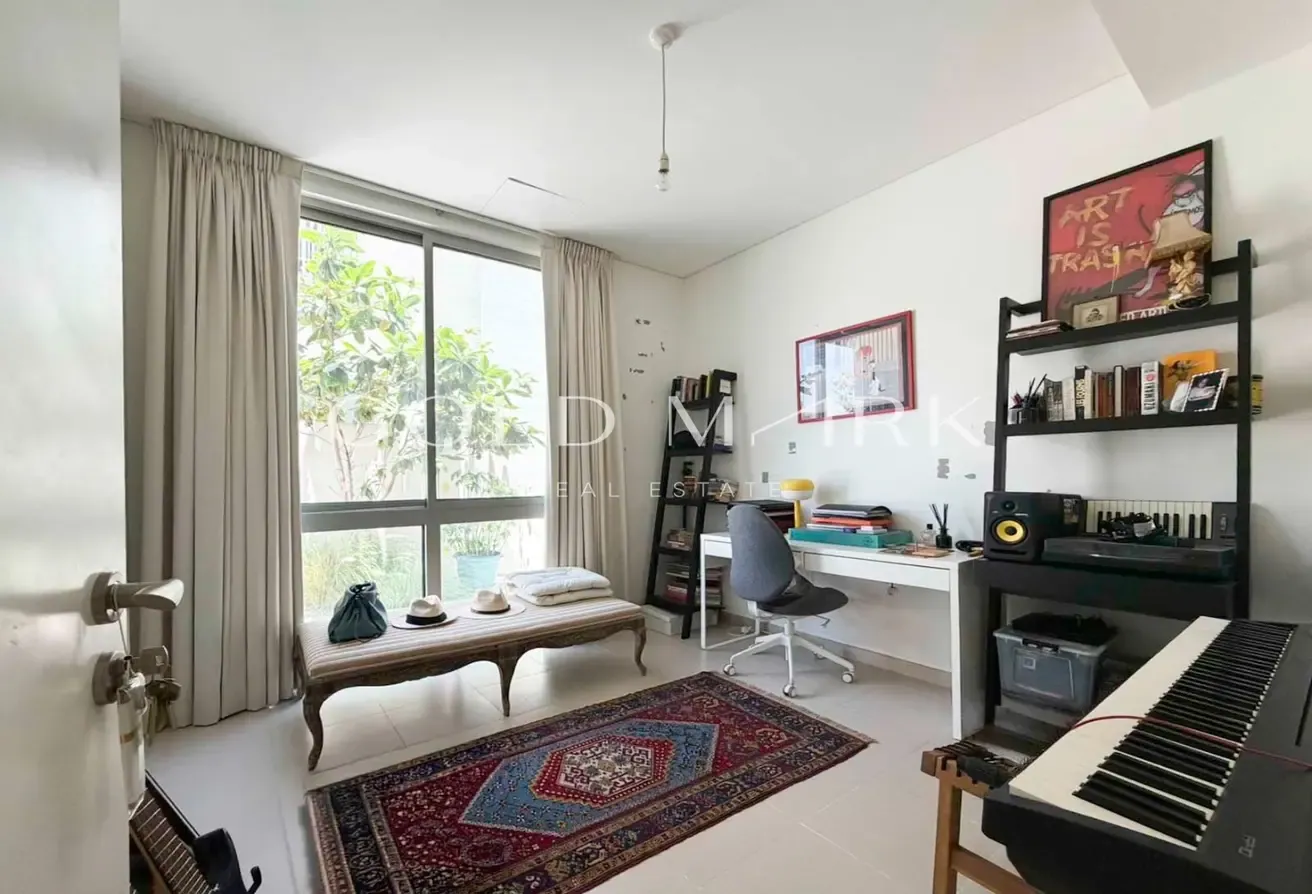 End Unit | Vacant On Transfer | VASTU Compliant