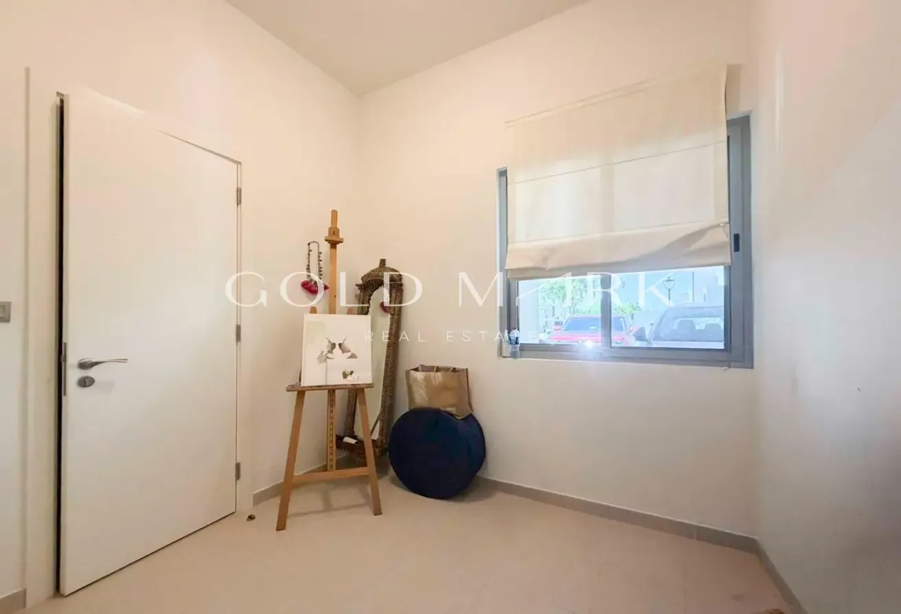 End Unit | Vacant On Transfer | VASTU Compliant