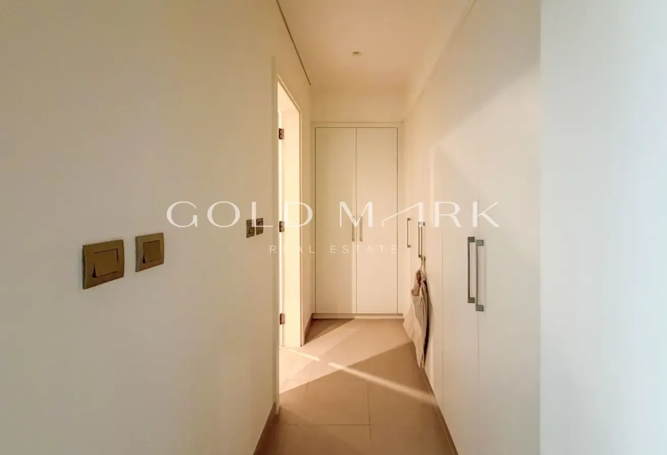 End Unit | Vacant On Transfer | VASTU Compliant