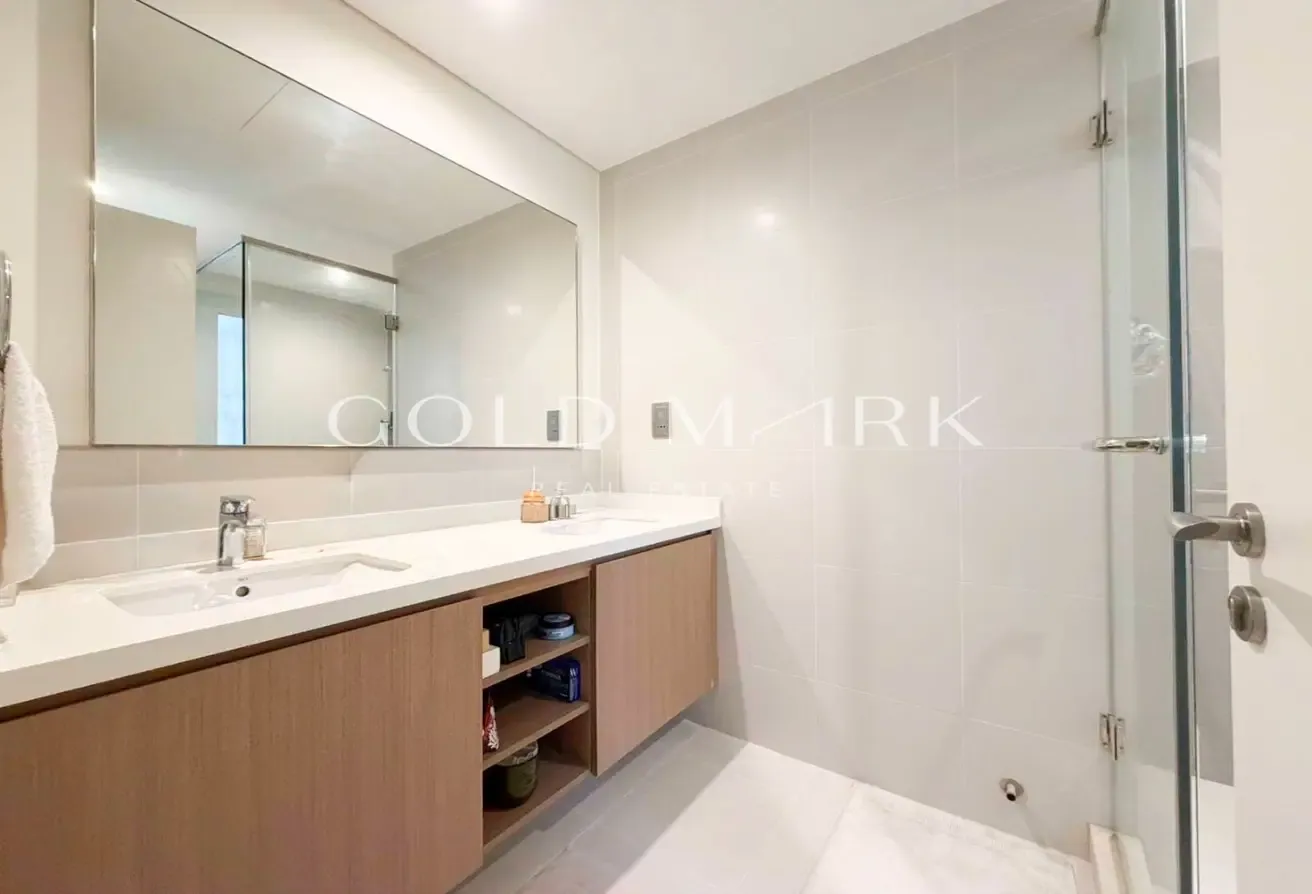 End Unit | Vacant On Transfer | VASTU Compliant