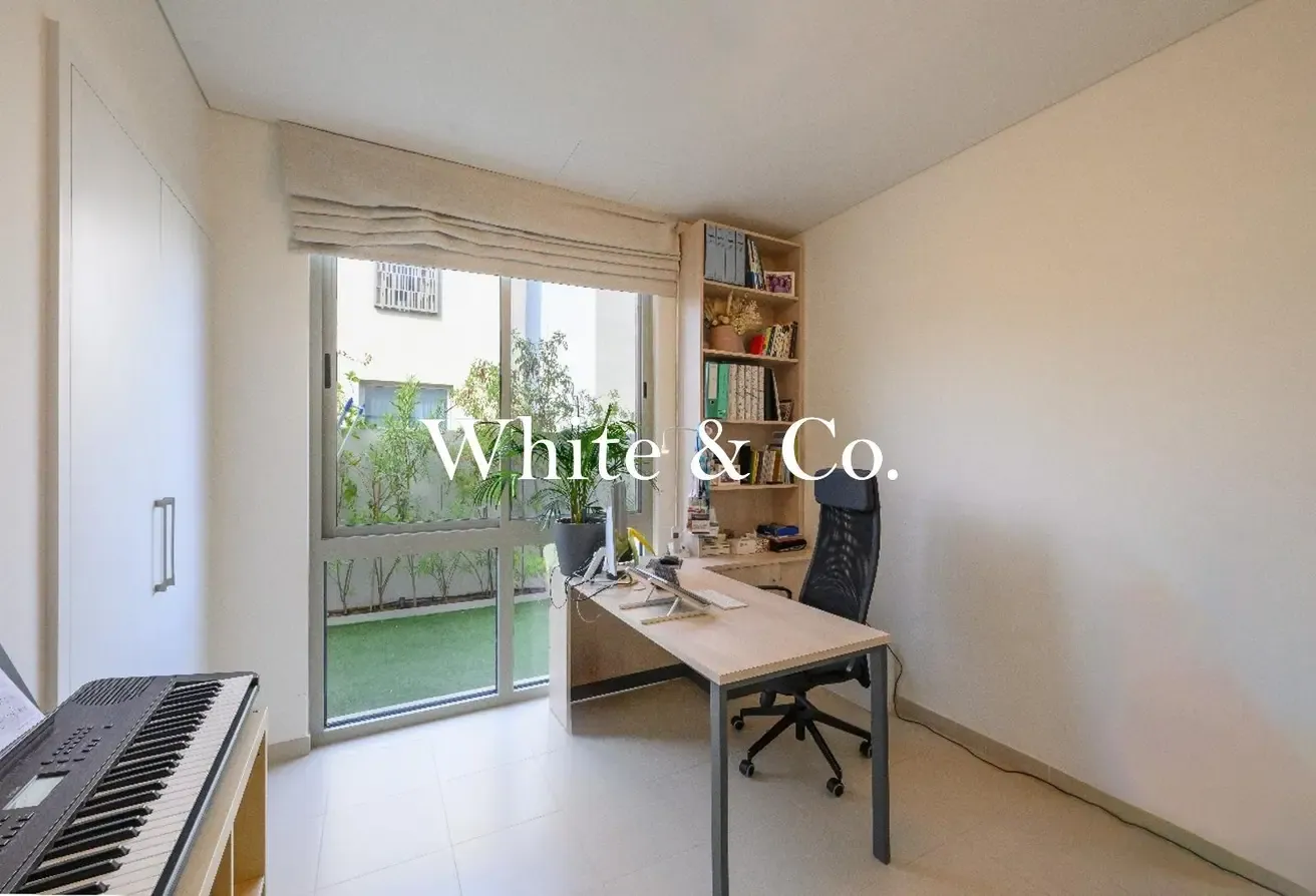 Great Condition | Vacant | Private Plot