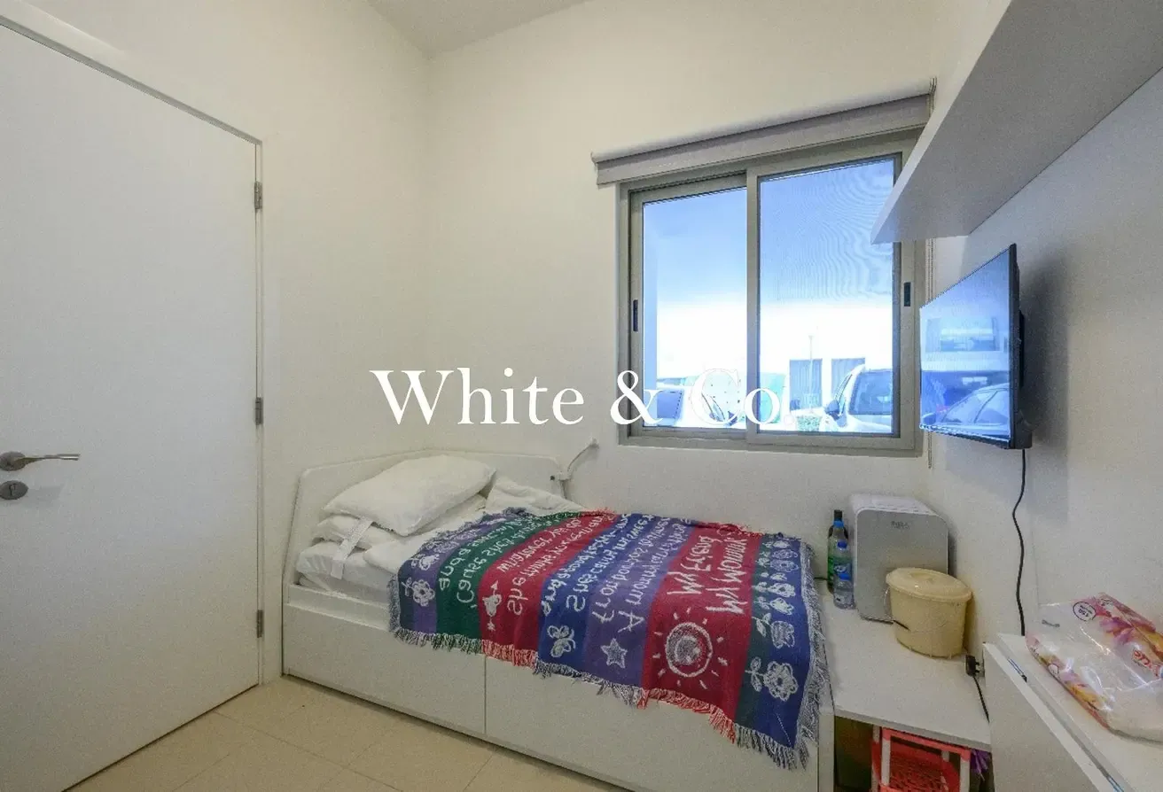 Great Condition | Vacant | Private Plot