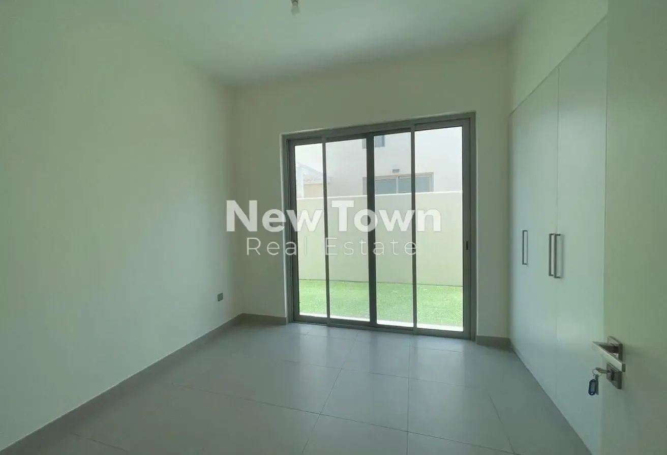 Corner Unit | Big Plot | Near to Amenities