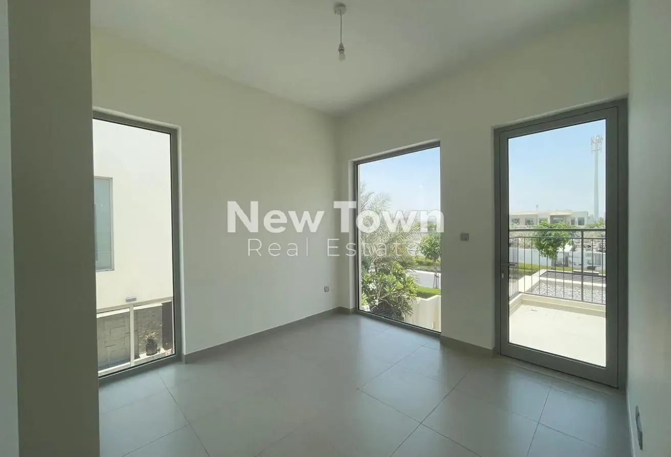 Corner Unit | Big Plot | Near to Amenities
