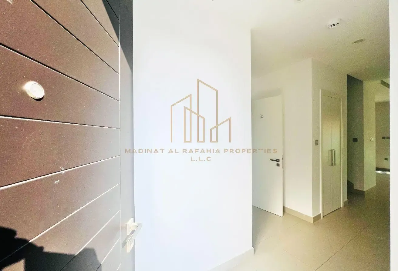 Vacant | Internal | Walk to Pool | Exclusive