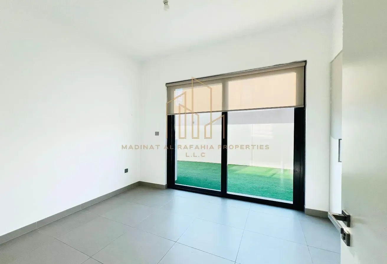 Vacant | Internal | Walk to Pool | Exclusive