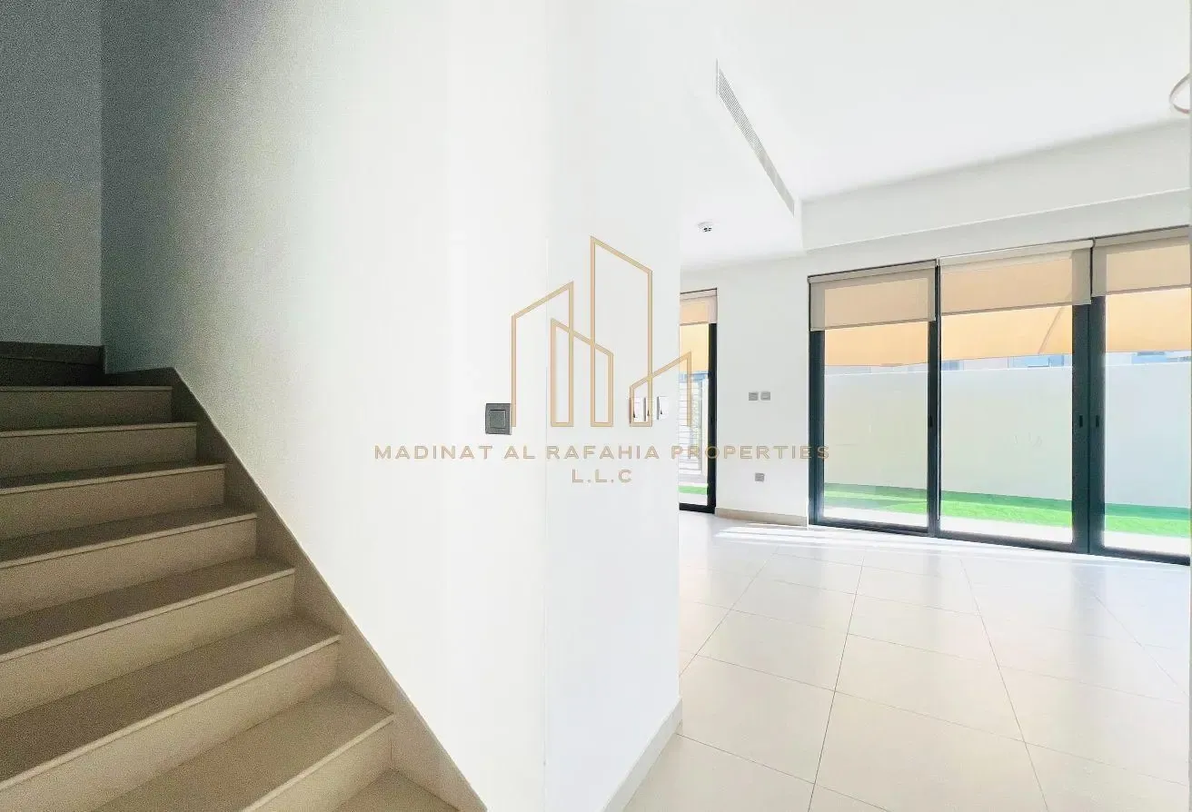 Vacant | Internal | Walk to Pool | Exclusive