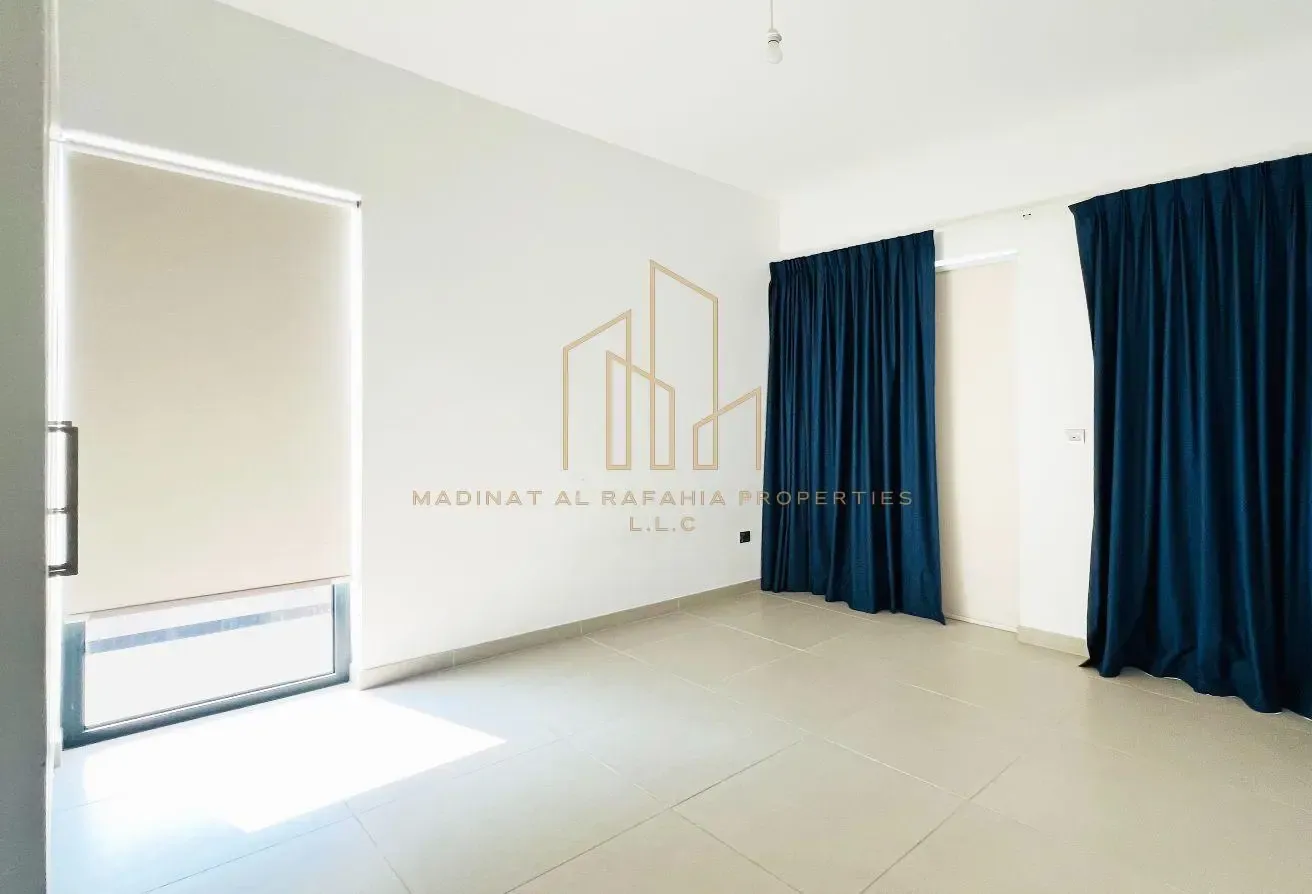 Vacant | Internal | Walk to Pool | Exclusive