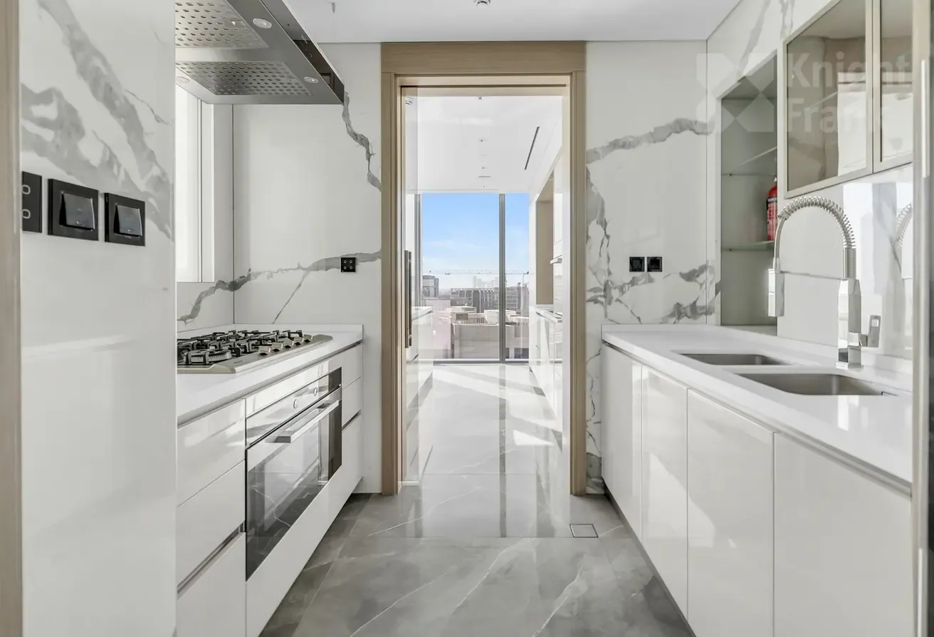 Spacious 4BR Apartment | High Floor