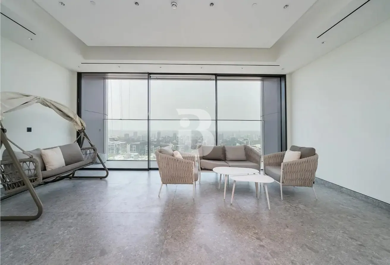PALM VIEW I SEMI-FURNISHED I OPEN TO OFFERS