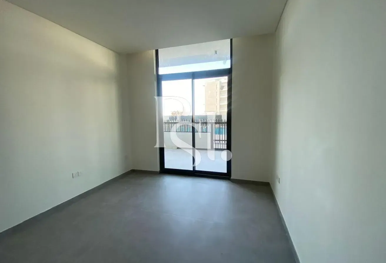 Bright Layout | Direct Access to Pool | Low Floor