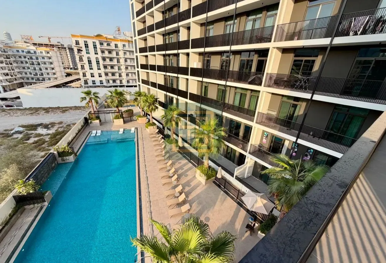 Coner Unit I Mid Floor I Pool View