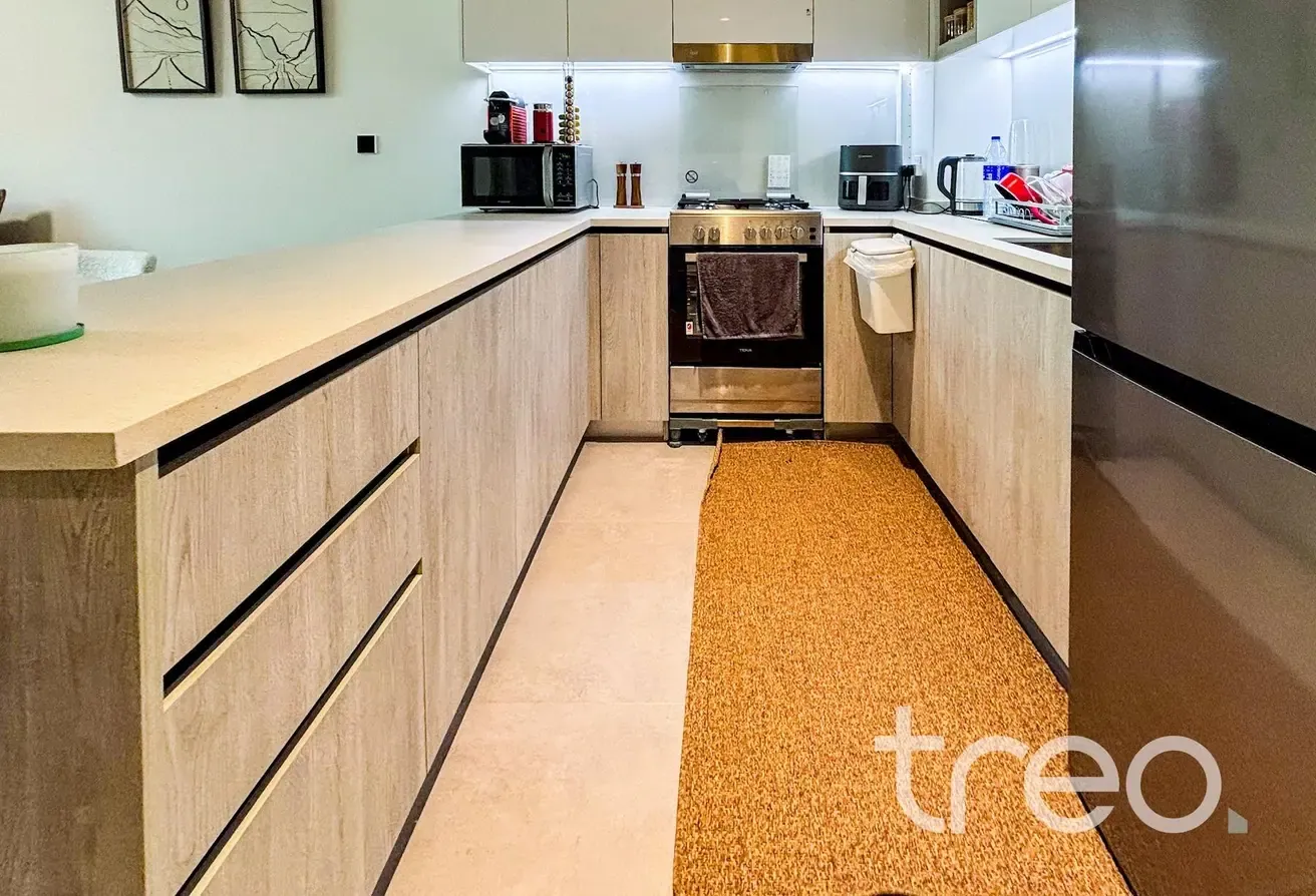 Fully furnished|Turn key and ready to move in