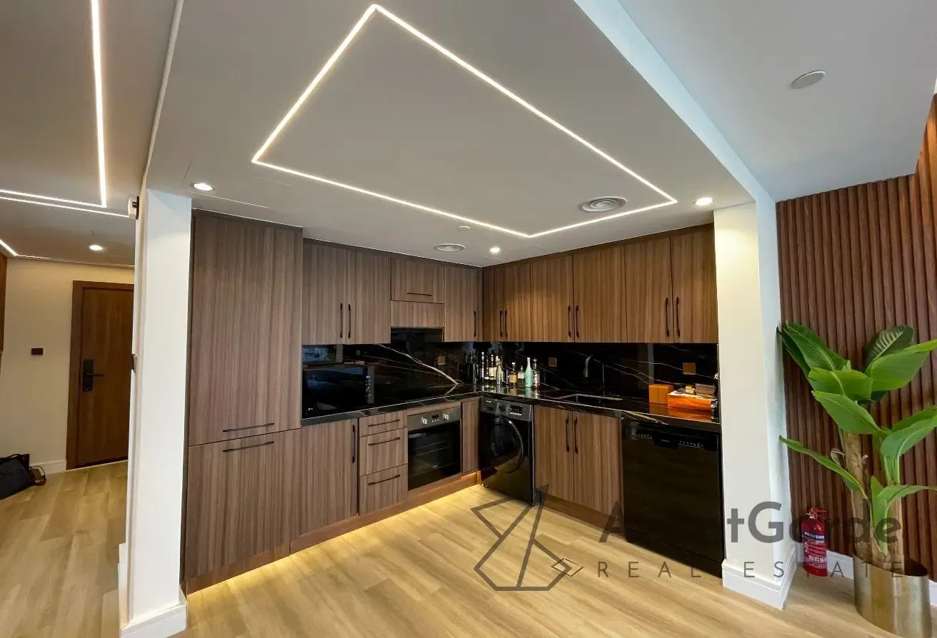 High-End 1BR | Fully Upgraded and Fully Furnished