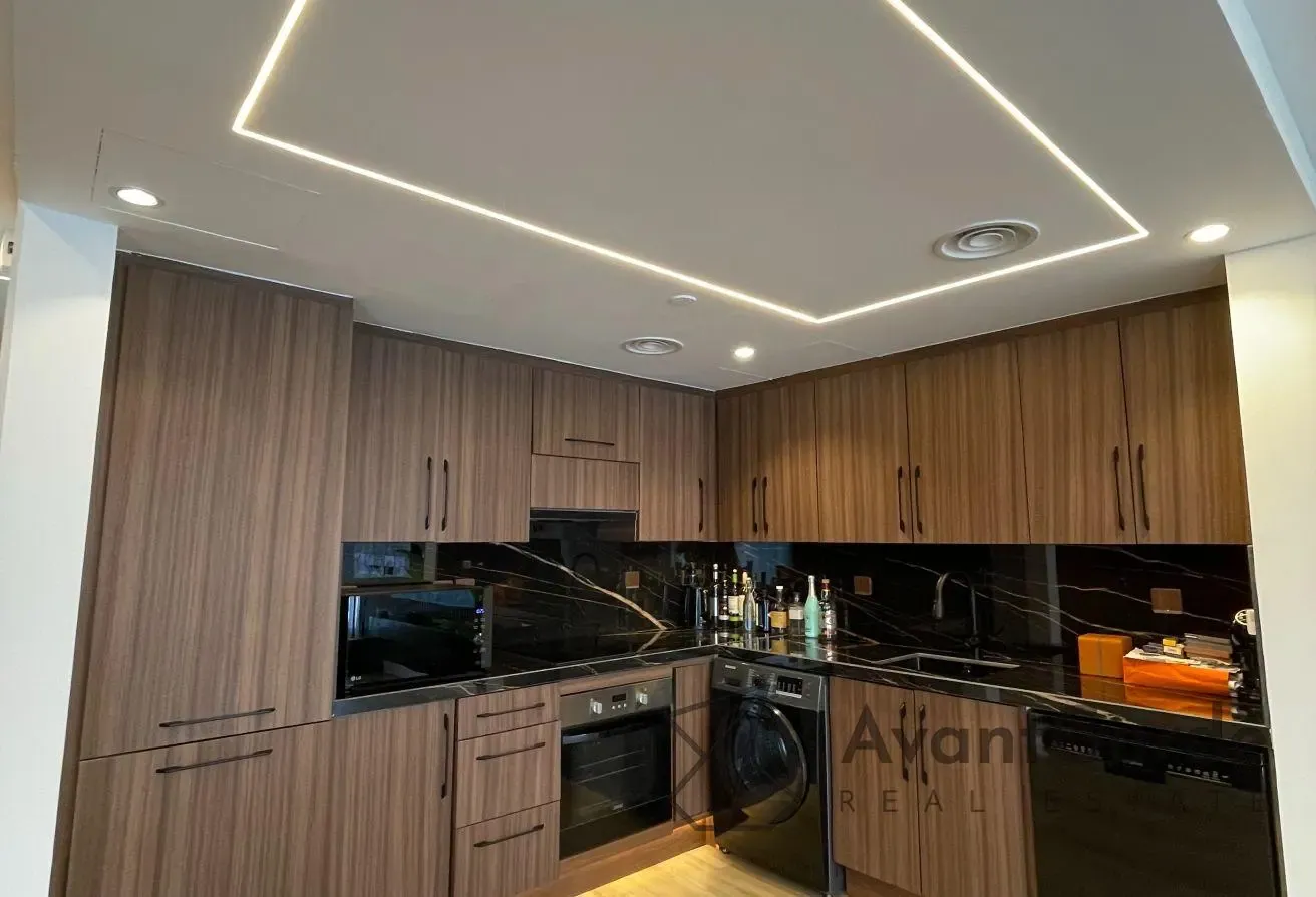 High-End 1BR | Fully Upgraded and Fully Furnished